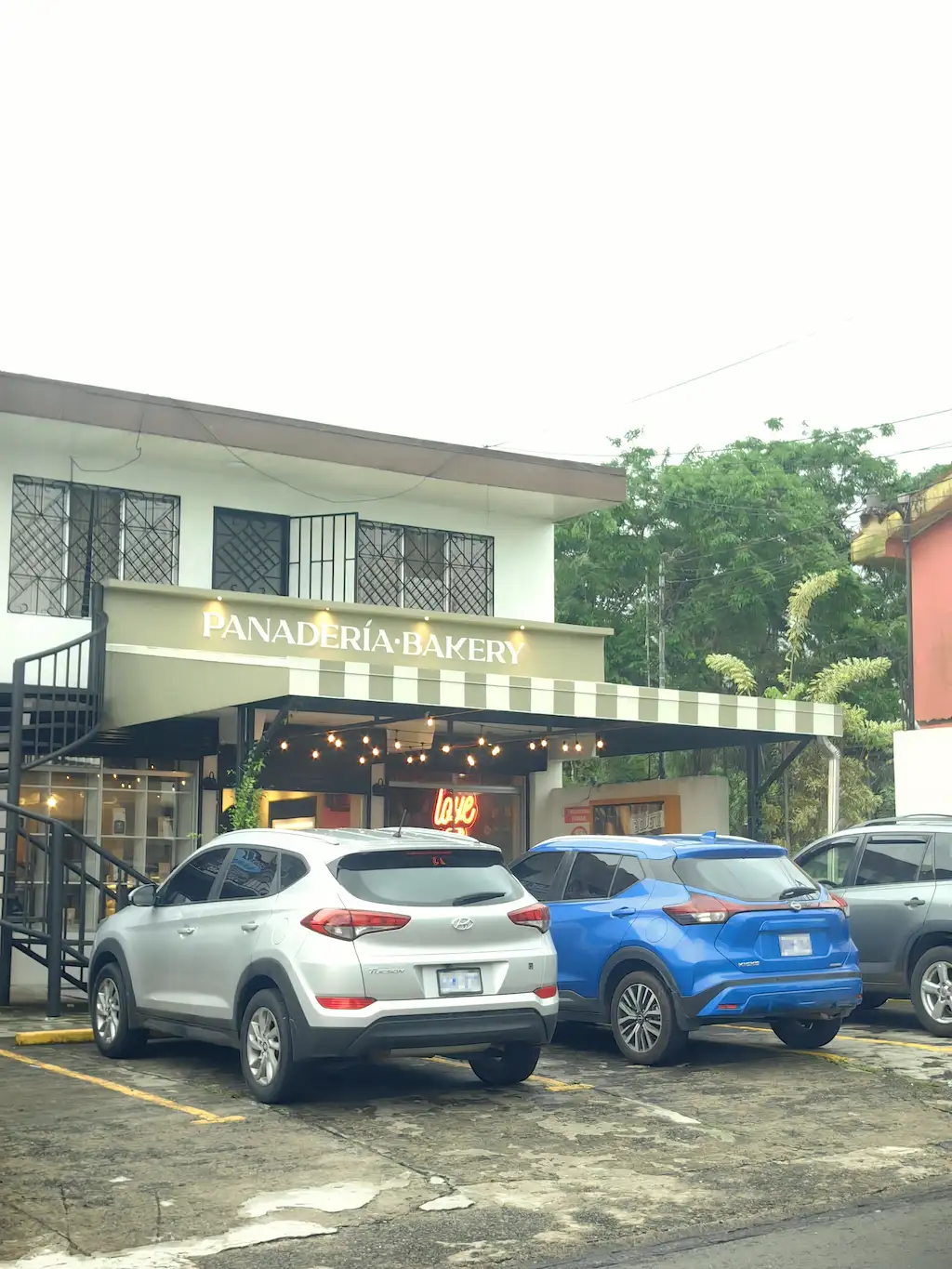 Fachada de la Panadería de Raúl Castaño